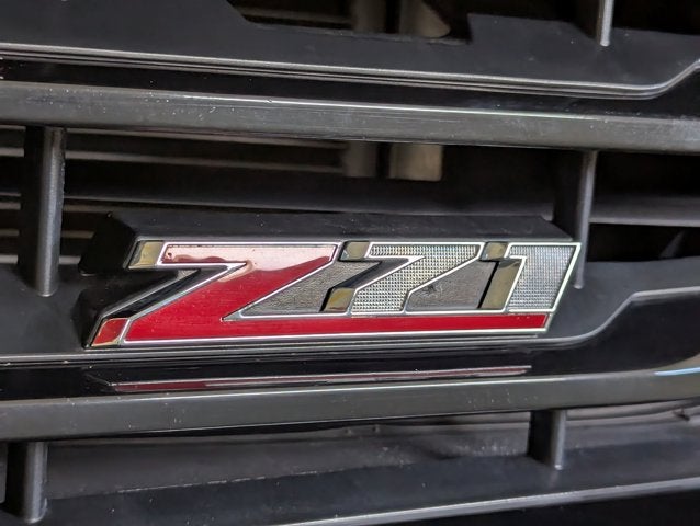 2018 Chevrolet Silverado 1500 5.3L 8 Cyl Z71 4WD Crew Cab 143.5" LT w/2LT