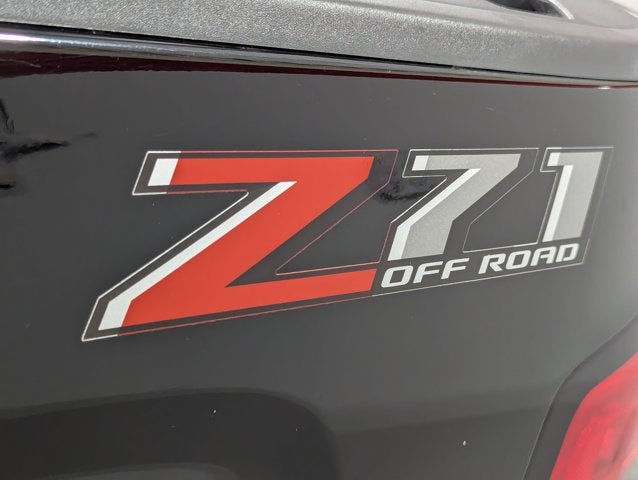 2018 Chevrolet Silverado 1500 5.3L 8 Cyl Z71 4WD Crew Cab 143.5" LT w/2LT