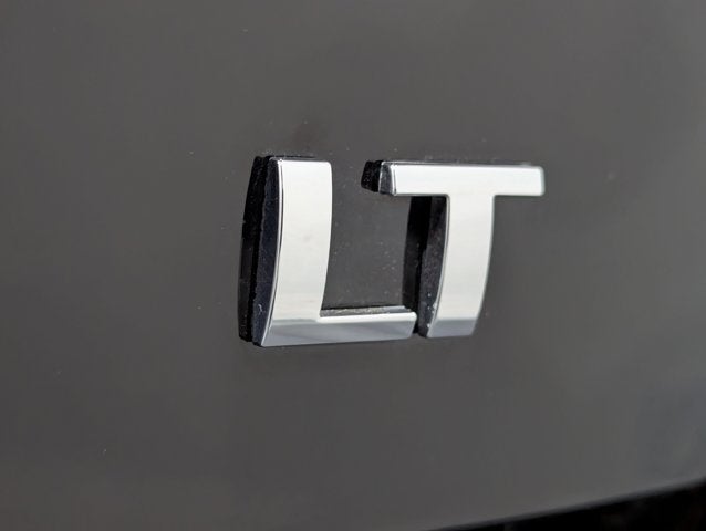 2018 Chevrolet Silverado 1500 5.3L 8 Cyl Z71 4WD Crew Cab 143.5" LT w/2LT