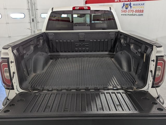 2017 GMC Sierra 1500 6.2L 8 Cyl 4WD Crew Cab 143.5" Denali