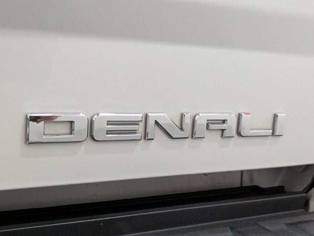 2017 GMC Sierra 1500 6.2L 8 Cyl 4WD Crew Cab 143.5" Denali