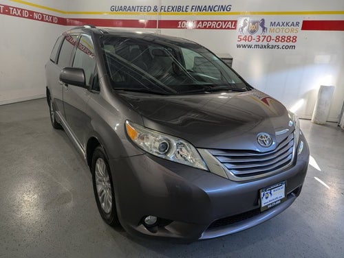 2017 Toyota Sienna 3.5L 6 Cyl XLE Premium FWD 8-Passenger