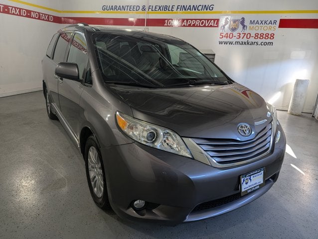 2017 Toyota Sienna 3.5L 6 Cyl XLE Premium FWD 8-Passenger