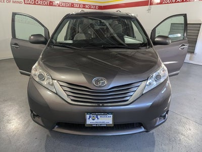 2017 Toyota Sienna 3.5L 6 Cyl XLE Premium FWD 8-Passenger