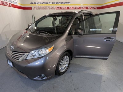 2017 Toyota Sienna 3.5L 6 Cyl XLE Premium FWD 8-Passenger