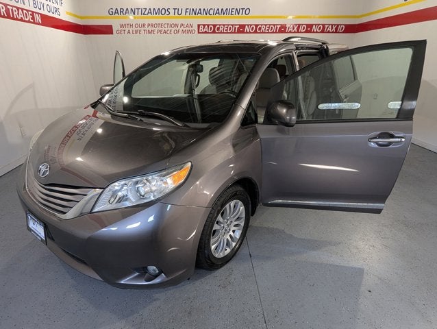 2017 Toyota Sienna 3.5L 6 Cyl XLE Premium FWD 8-Passenger