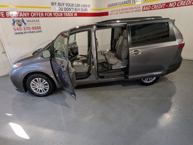 2017 Toyota Sienna 3.5L 6 Cyl XLE Premium FWD 8-Passenger