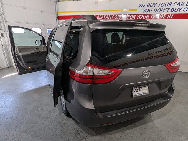 2017 Toyota Sienna 3.5L 6 Cyl XLE Premium FWD 8-Passenger