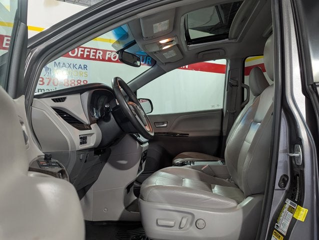 2017 Toyota Sienna 3.5L 6 Cyl XLE Premium FWD 8-Passenger