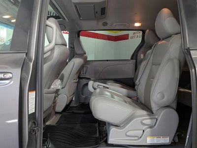 2017 Toyota Sienna 3.5L 6 Cyl XLE Premium FWD 8-Passenger