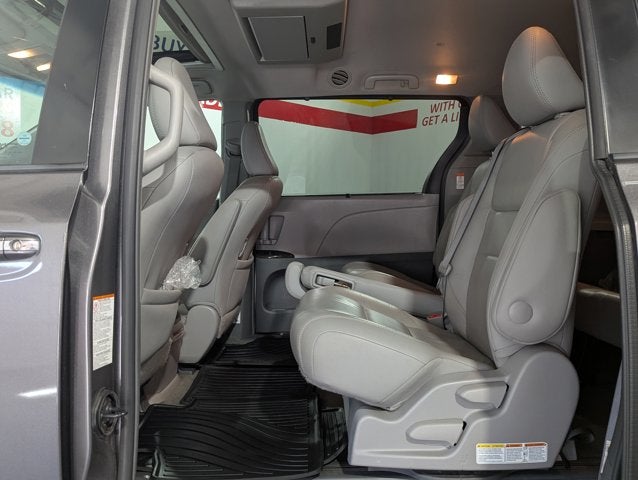 2017 Toyota Sienna 3.5L 6 Cyl XLE Premium FWD 8-Passenger