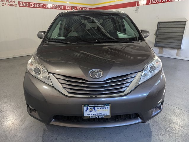 2017 Toyota Sienna 3.5L 6 Cyl XLE Premium FWD 8-Passenger