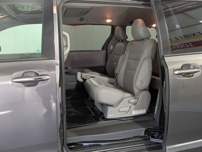 2017 Toyota Sienna 3.5L 6 Cyl XLE Premium FWD 8-Passenger