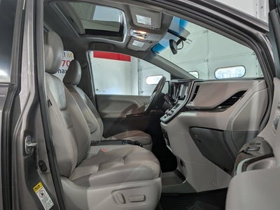 2017 Toyota Sienna 3.5L 6 Cyl XLE Premium FWD 8-Passenger