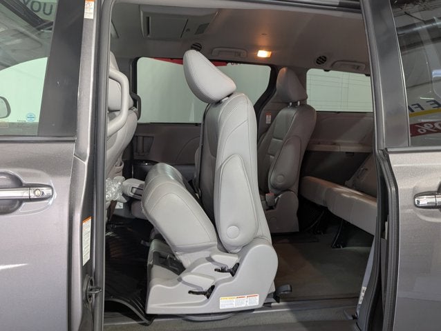 2017 Toyota Sienna 3.5L 6 Cyl XLE Premium FWD 8-Passenger