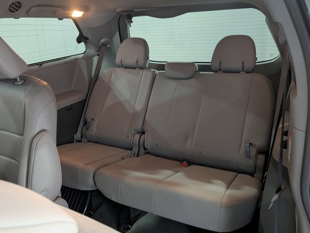 2017 Toyota Sienna 3.5L 6 Cyl XLE Premium FWD 8-Passenger