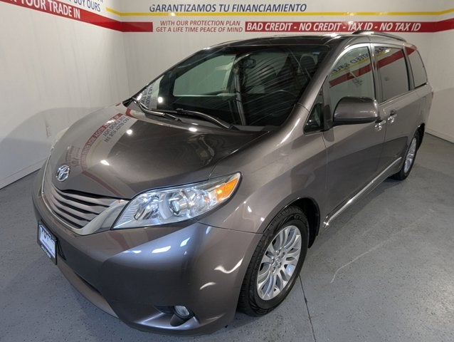 2017 Toyota Sienna 3.5L 6 Cyl XLE Premium FWD 8-Passenger