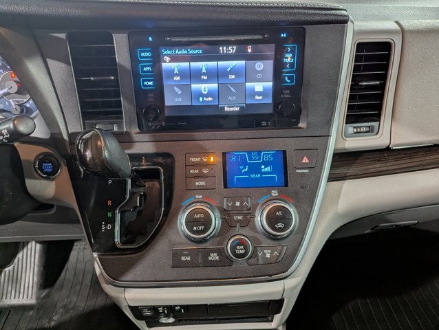 2017 Toyota Sienna 3.5L 6 Cyl XLE Premium FWD 8-Passenger