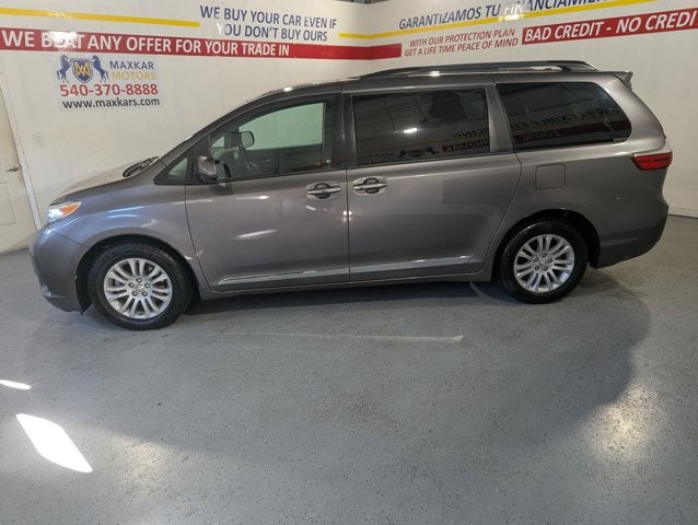 2017 Toyota Sienna 3.5L 6 Cyl XLE Premium FWD 8-Passenger