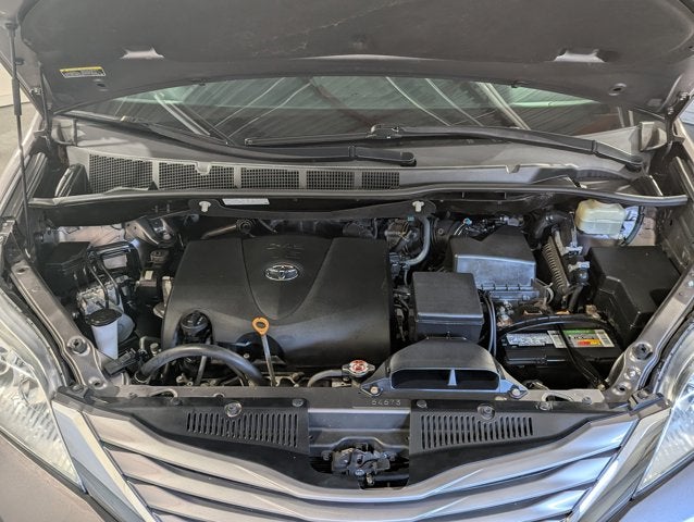 2017 Toyota Sienna 3.5L 6 Cyl XLE Premium FWD 8-Passenger