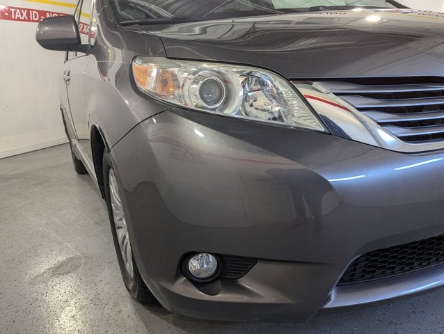 2017 Toyota Sienna 3.5L 6 Cyl XLE Premium FWD 8-Passenger