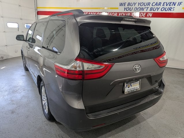 2017 Toyota Sienna 3.5L 6 Cyl XLE Premium FWD 8-Passenger