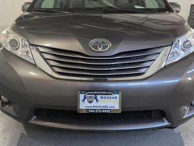 2017 Toyota Sienna 3.5L 6 Cyl XLE Premium FWD 8-Passenger