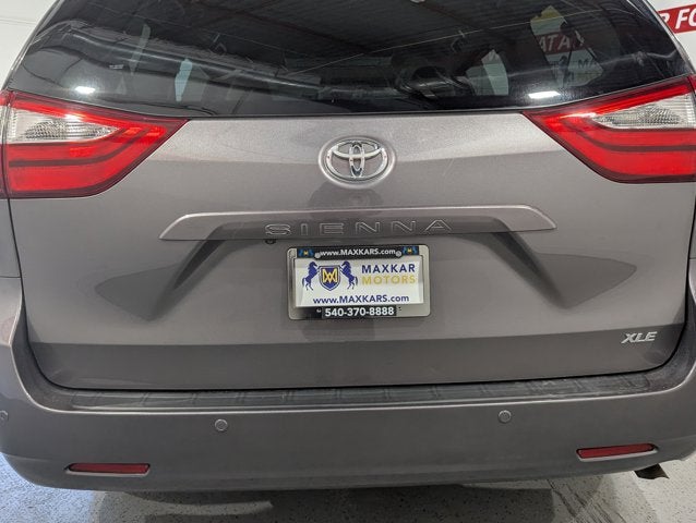 2017 Toyota Sienna 3.5L 6 Cyl XLE Premium FWD 8-Passenger