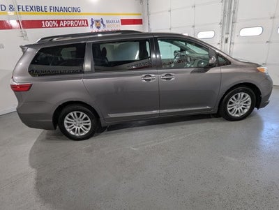 2017 Toyota Sienna 3.5L 6 Cyl XLE Premium FWD 8-Passenger