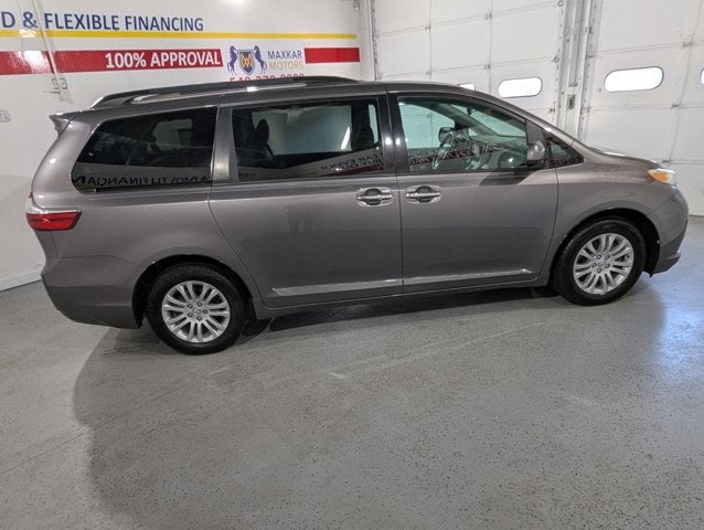 2017 Toyota Sienna 3.5L 6 Cyl XLE Premium FWD 8-Passenger