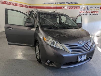 2017 Toyota Sienna 3.5L 6 Cyl XLE Premium FWD 8-Passenger