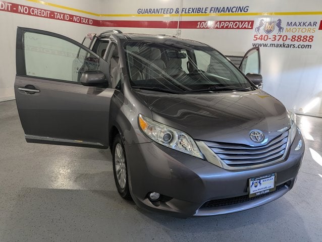 2017 Toyota Sienna 3.5L 6 Cyl XLE Premium FWD 8-Passenger
