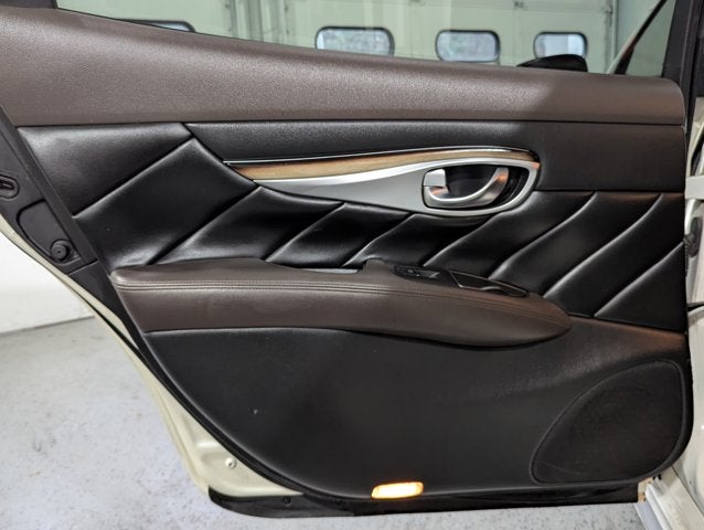 2016 INFINITI Q70L 4dr Sdn V6 AWD