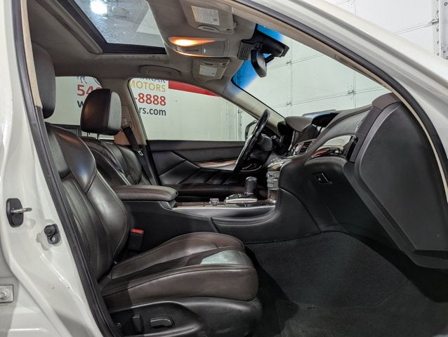 2016 INFINITI Q70L 4dr Sdn V6 AWD